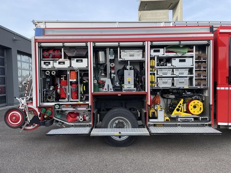Fahrzeugbeladung HLF Seitenanschicht Beifahrerseite