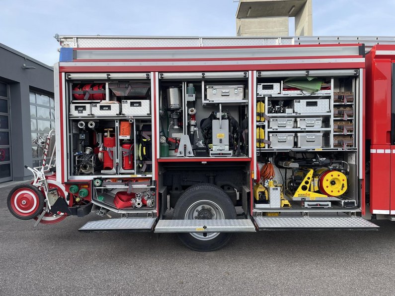 Fahrzeugbeladung HLF Seitenanschicht Beifahrerseite