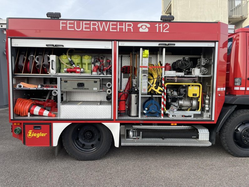 Fahrzeugbeladung TLF Seitenansicht Beifahrerseite