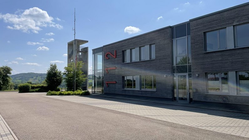 Bild zeigt die Feuerwache in der Außenansicht