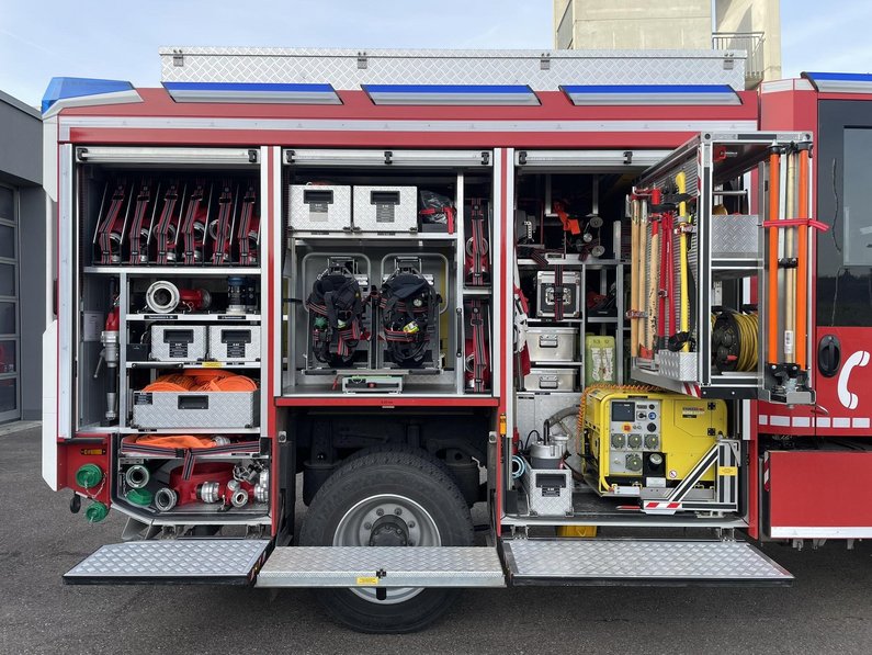 Fahrzeugbeladung LF-KATSCHUTZ Seitenansicht Beifahrerseite