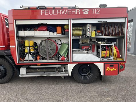 Fahrzeugbeladung TLF Seitenansicht Fahrerseite